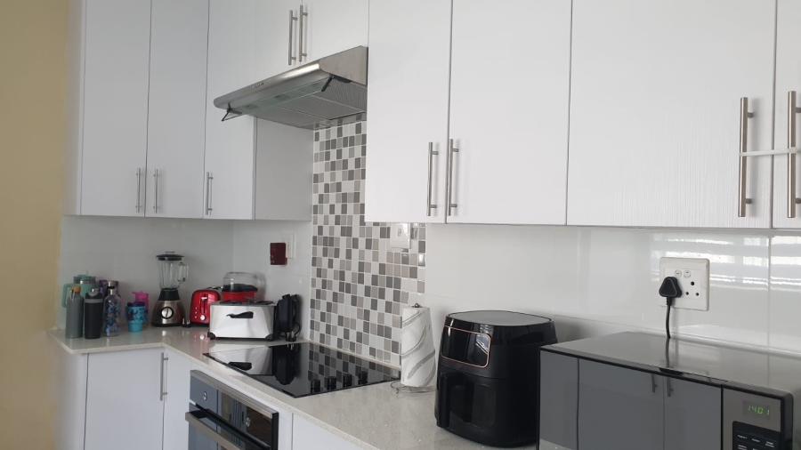 To Let 4 Bedroom Property for Rent in Beacon Bay Eastern Cape